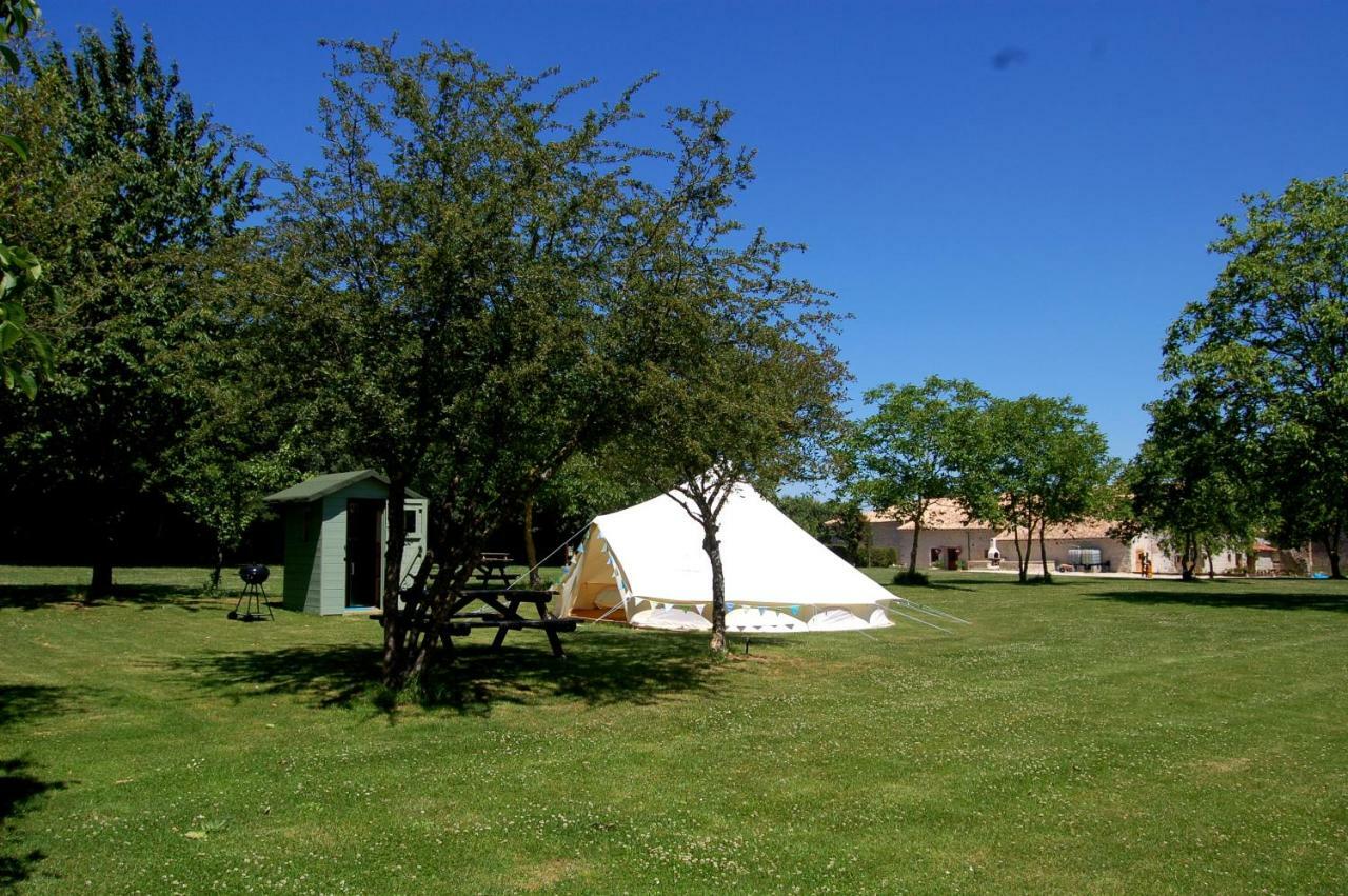 Camping La Foret De Tesse Exterior foto