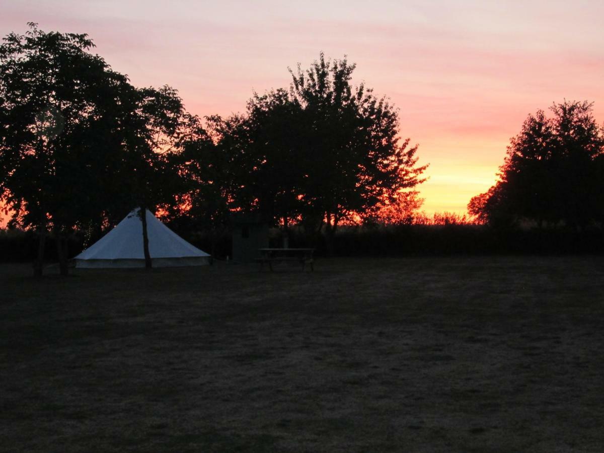 Camping La Foret De Tesse Exterior foto